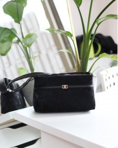 Kadın Siyah Yumuşak Doku Eskitme Desenli Omuz Çantası