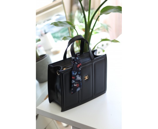 Kadın Siyah Yumuşak Deri Büyük Boy Fular Detaylı Omuz Çantası