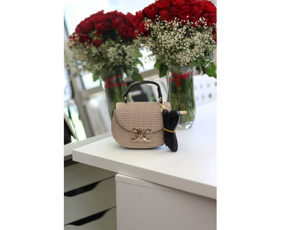 Kadın Siyah İşleme Desenli Gold Toka Detaylı Mini El & Omuz Çantası Kadın Siyah İşleme Desenli Gold Toka Detaylı Mini El & Omuz Çantası