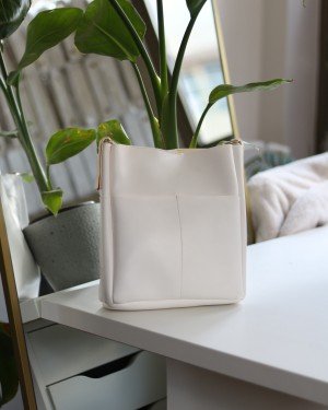 Kadın Beyaz Çift Cep Detaylı Büyük Boy Askılı Omuz Çantası