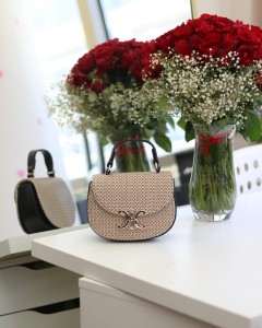 Kadın Siyah İşleme Desenli Gold Toka Detaylı Mini El & Omuz Çantası