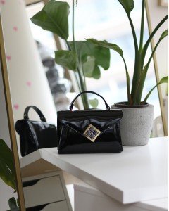 Kadın Siyah Rugan Dokulu Siyah Kare Gold Aksesuar Detaylı Abiye Çanta