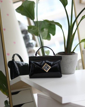 Kadın Siyah Rugan Dokulu Siyah Kare Gold Aksesuar Detaylı Abiye Çanta