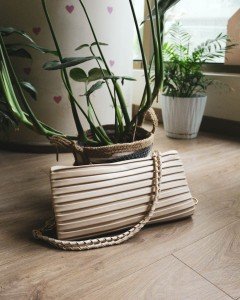 Krem Pilili Askı Detay Portföy Çanta