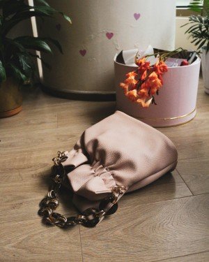 Gül Kurusu Büzgülü Zincir Detaylı El Çantası