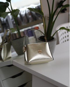  Kadın Gold Parlak Dokulu Tutma Saplı El Omuz Çantası