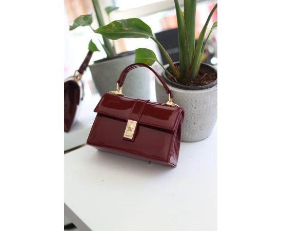 Kadın Bordo Rugan Toka Detaylı Zincirli El Omuz Çantası Kadın Bordo Rugan Toka Detaylı Zincirli El Omuz Çantası