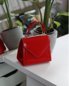 Kadın Kırmızı Rugan Kapak Detaylı Askılı Omuz Çantası