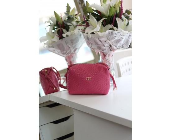 Kadın Fuşya Baklava Desenli İnce Düğüm Askılı Omuz Çantası