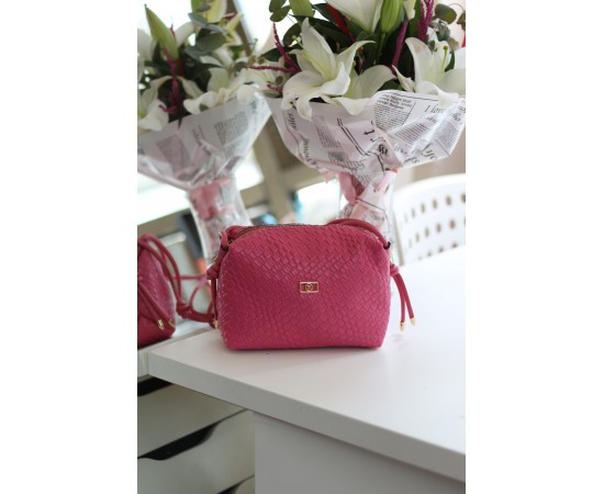 Kadın Fuşya Baklava Desenli İnce Düğüm Askılı Omuz Çantası