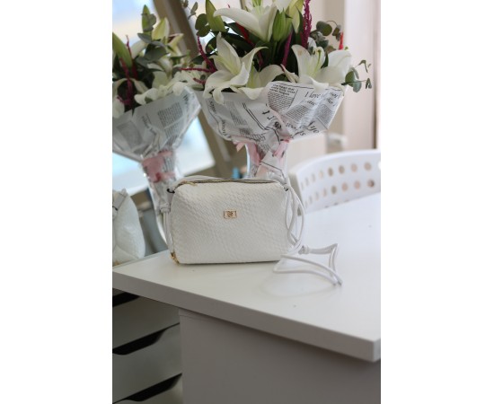 Kadın Beyaz Baklava Desenli İnce Düğüm Askılı Omuz Çantası