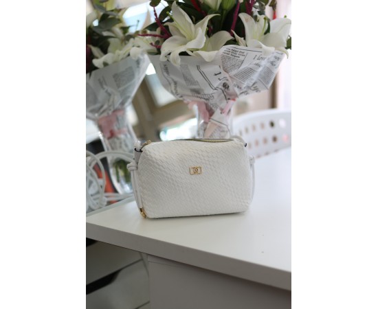 Kadın Beyaz Baklava Desenli İnce Düğüm Askılı Omuz Çantası