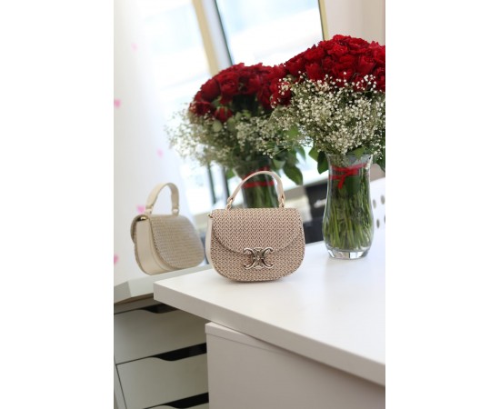 Kadın Krem İşleme Desenli Gold Toka Detaylı Mini El & Omuz Çantası Kadın Krem İşleme Desenli Gold Toka Detaylı Mini El & Omuz Çantası