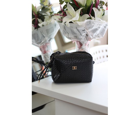 Kadın Siyah Baklava Desenli İnce Düğüm Askılı Omuz Çantası