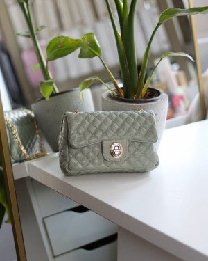 Kadın Mint Yeşili Zincirli Kapitone Çanta Kadın Mint Yeşili Zincirli Kapitone Çanta