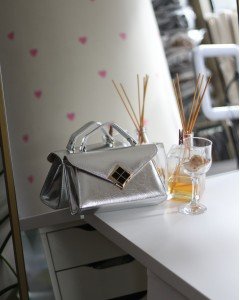 Kadın Silver Parlak Dokulu Siyah Kare Gold Aksesuar Detaylı Abiye Çanta