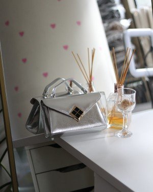 Kadın Silver Parlak Dokulu Siyah Kare Gold Aksesuar Detaylı Abiye Çanta