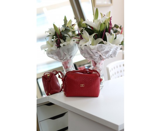 Kadın Kırmızı Baklava Desenli İnce Düğüm Askılı Omuz Çantası