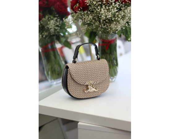 Kadın Siyah İşleme Desenli Gold Toka Detaylı Mini El & Omuz Çantası Kadın Siyah İşleme Desenli Gold Toka Detaylı Mini El & Omuz Çantası