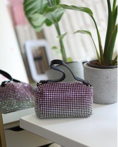 Kadın Silver Pembe 2 Renkli Detaylı Deri Askılı Taşlı Abiye Omuz Çantası Kadın Silver Pembe 2 Renkli Detaylı Deri Askılı Taşlı Abiye Omuz Çantası