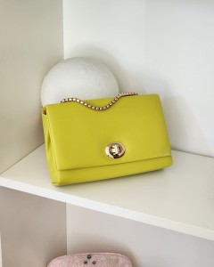 Kadın Neon Yeşil Kilit Detaylı Kutu Omuz Çantası