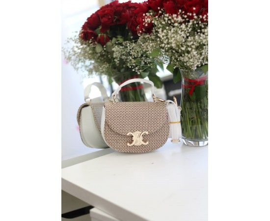 Kadın Beyaz İşleme Desenli Gold Toka Detaylı Mini El & Omuz Çantası Kadın Beyaz İşleme Desenli Gold Toka Detaylı Mini El & Omuz Çantası