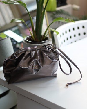 Kadın Platin Aksesuarlı Bohça Form Omuz Çantası Kadın Platin Aksesuarlı Bohça Form Omuz Çantası