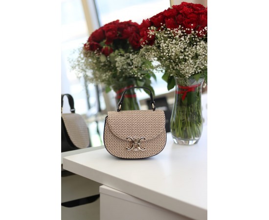 Kadın Siyah İşleme Desenli Gold Toka Detaylı Mini El & Omuz Çantası Kadın Siyah İşleme Desenli Gold Toka Detaylı Mini El & Omuz Çantası