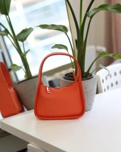 Kadın Turuncu Oval Kalıp Askılı Omuz Çantası Kadın Turuncu Oval Kalıp Askılı Omuz Çantası