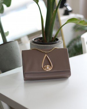 Kadın Vizon Damla Aksesuarlı Omuz Çantası Kadın Vizon Damla Aksesuarlı Omuz Çantası