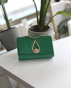 Kadın Koyu Yeşil Damla Aksesuarlı Omuz Çantası Kadın Koyu Yeşil Damla Aksesuarlı Omuz Çantası