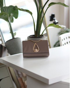 Kadın Vizon Damla Aksesuarlı Omuz Çantası