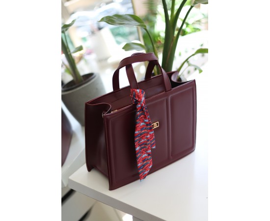 Kadın Bordo Yumuşak Deri Büyük Boy Fular Detaylı Omuz Çantası