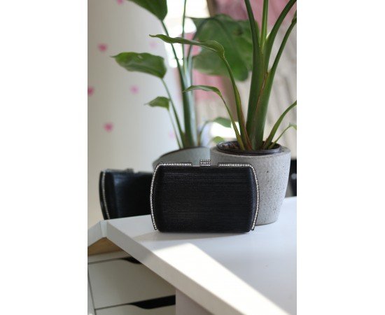 Kadın Siyah Çizgi Doku Kristal Taş Detaylı Abiye Çanta Kadın Siyah Çizgi Doku Kristal Taş Detaylı Abiye Çanta