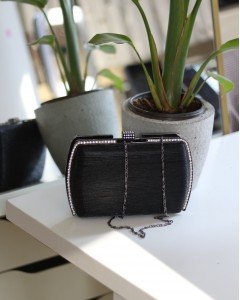 Kadın Siyah Çizgi Doku Kristal Taş Detaylı Abiye Çanta Kadın Siyah Çizgi Doku Kristal Taş Detaylı Abiye Çanta