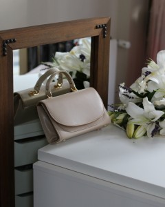 Kadın Nude Oval Kapak Detaylı Askılı Omuz Çantası Kadın Nude Oval Kapak Detaylı Askılı Omuz Çantası