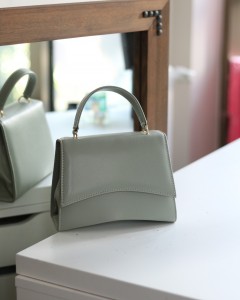 Kadın Mint Yeşili Geniş Kapak Detaylı Omuz Çantası