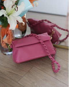 Kadın Fuşya Örgü Saplı Yumuşak Dokulu Büzgülü Omuz Çantası Kadın Fuşya Örgü Saplı Yumuşak Dokulu Büzgülü Omuz Çantası