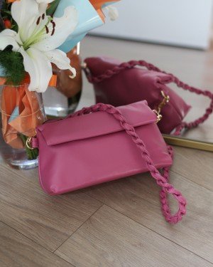 Kadın Fuşya Örgü Saplı Yumuşak Dokulu Büzgülü Omuz Çantası Kadın Fuşya Örgü Saplı Yumuşak Dokulu Büzgülü Omuz Çantası