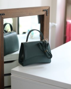 Kadın Haki Geniş Kapak Detaylı Omuz Çantası Kadın Haki Geniş Kapak Detaylı Omuz Çantası