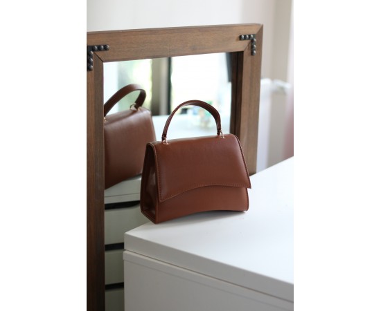 Kadın Taba Geniş Kapak Detaylı Omuz Çantası Kadın Taba Geniş Kapak Detaylı Omuz Çantası