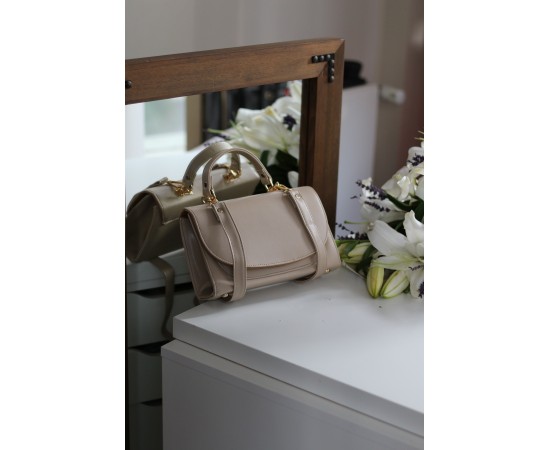 Kadın Nude Oval Kapak Detaylı Askılı Omuz Çantası Kadın Nude Oval Kapak Detaylı Askılı Omuz Çantası