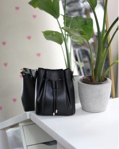 Kadın Siyah Ağzı Büzgü Detaylı Askılı El Omuz Çantası