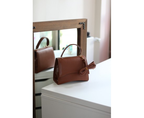 Kadın Taba Geniş Kapak Detaylı Omuz Çantası Kadın Taba Geniş Kapak Detaylı Omuz Çantası