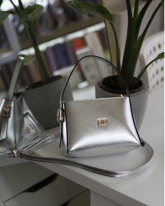  Kadın Silver Parlak Dokulu Tutma Saplı El Omuz Çantası