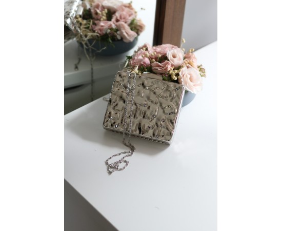 Kadın Gümüş Metal Gece Zincirli Abiye Çantası