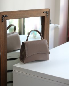 Kadın Vizon Geniş Kapak Detaylı Omuz Çantası