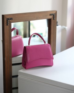 Kadın Fuşya Geniş Kapak Detaylı Omuz Çantası