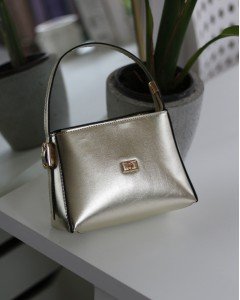 Kadın Gold Parlak Dokulu Tutma Saplı El Omuz Çantası Kadın Gold Parlak Dokulu Tutma Saplı El Omuz Çantası