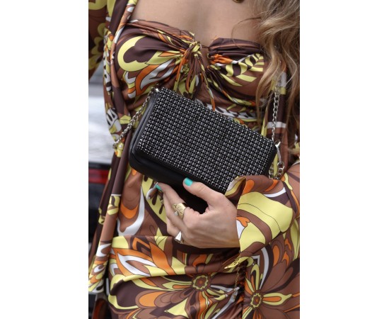 Kadın Siyah Taş İsleme Kapaklı Omuz Çantası Kadın Siyah Taş İsleme Kapaklı Omuz Çantası